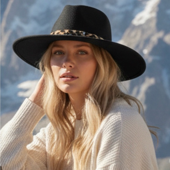 None Accessories - Stylish Black Wide-Brim Fedora Hat with Leopard Band NWT